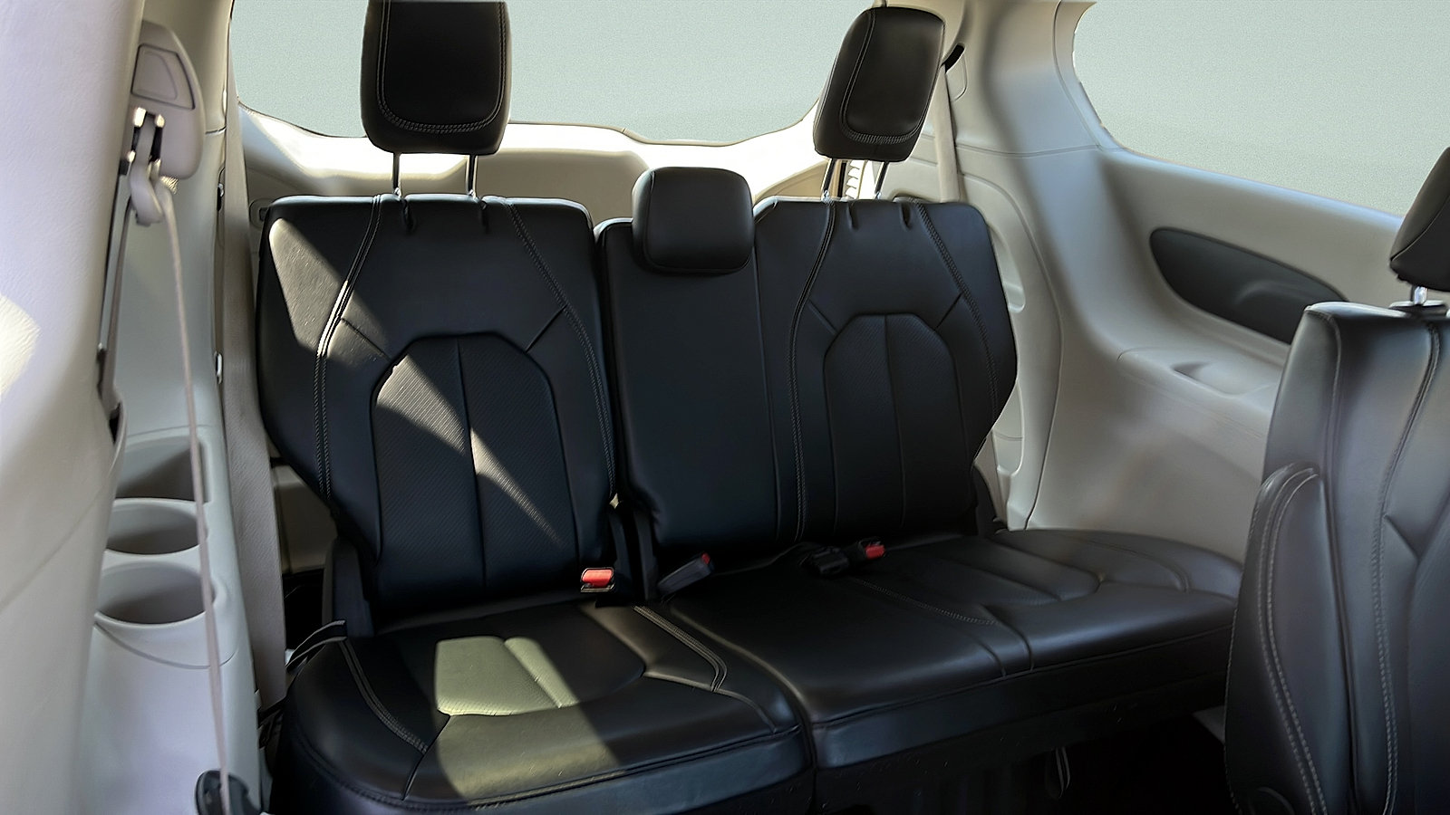Used 2023 Chrysler Pacifica Touring-L FWD image 26