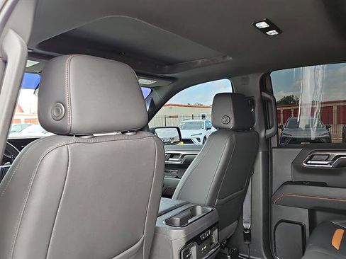 Used 2024 GMC Sierra 1500 AT4 w/ Technology Package AWD/4WD image 9
