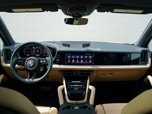 Certified 2026 Porsche Cayenne AWD/4WD image 21