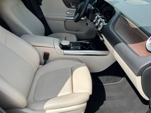 Used 2023 Mercedes-Benz GLA 250 w/ Premium Package image 7