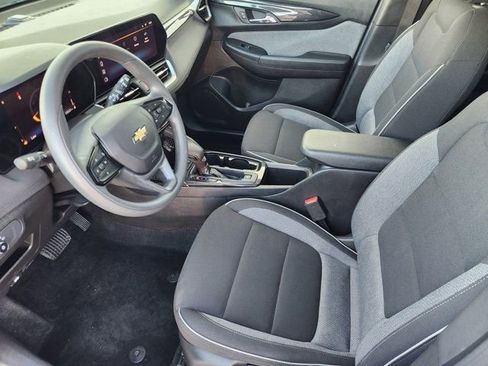 Used 2025 Chevrolet TrailBlazer LS w/ LS Convenience Package image 4