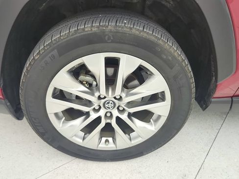 Used 2021 Toyota RAV4 XLE Premium FWD image 23