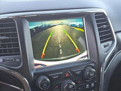 Used 2018 Jeep Grand Cherokee Limited image 14