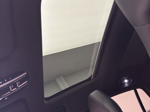 Used 2018 Porsche Panamera 4 image 24