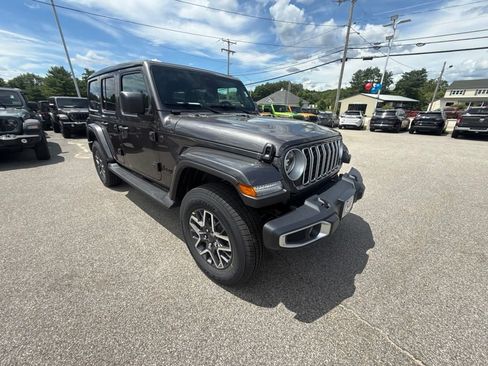 New 2026 Jeep Wrangler Unlimited Sahara AWD/4WD image 7