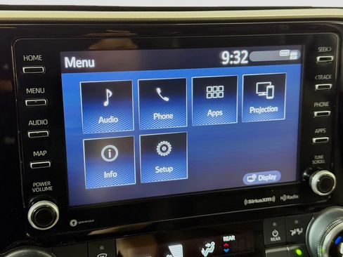 Used 2022 Toyota Highlander XLE AWD/4WD image 16