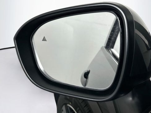 Used 2023 Nissan Rogue Platinum w/ Platinum Premium Package FWD image 16