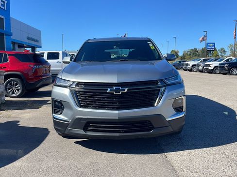 Used 2023 Chevrolet Traverse LT image 2
