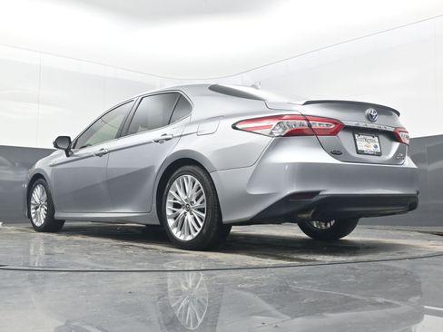 Used 2019 Toyota Camry XLE image 25