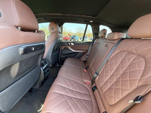 Used 2024 BMW X5 xDrive40i w/ Premium Package image 16