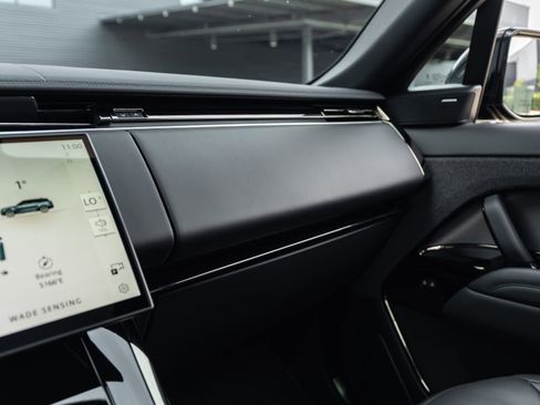 Used 2025 Land Rover Range Rover Sport SE image 28