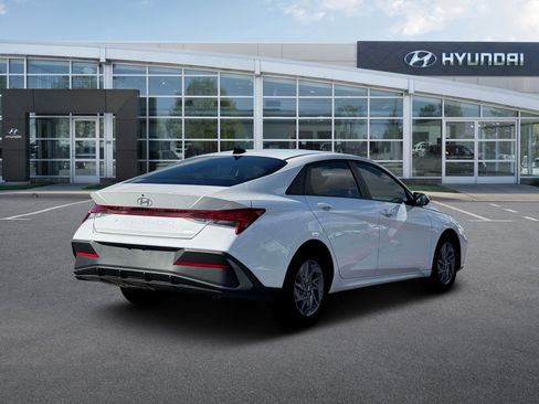 New 2026 Hyundai Elantra Hybrid FWD image 7