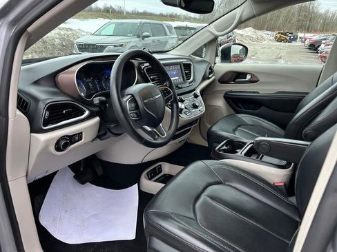 Used 2020 Chrysler Voyager Lxi image 11