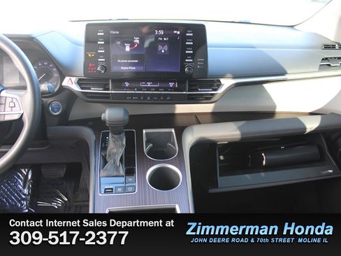 Used 2021 Toyota Sienna LE w/ Protection Package (TMS) image 17