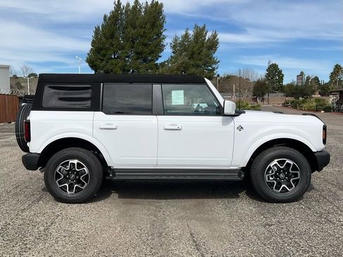 New 2025 Ford Bronco Outer Banks image 7