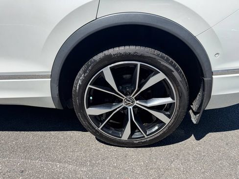 Used 2022 Volkswagen Tiguan SEL R-Line AWD/4WD image 11