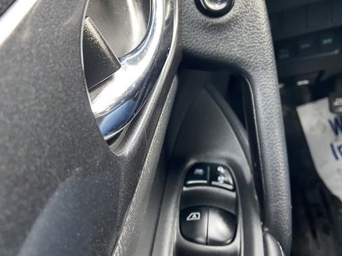 Used 2017 Nissan Rogue S image 18