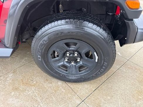 Used 2021 Jeep Gladiator Sport AWD/4WD image 9