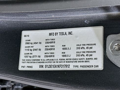 Used 2019 Tesla Model 3 Standard Range image 12