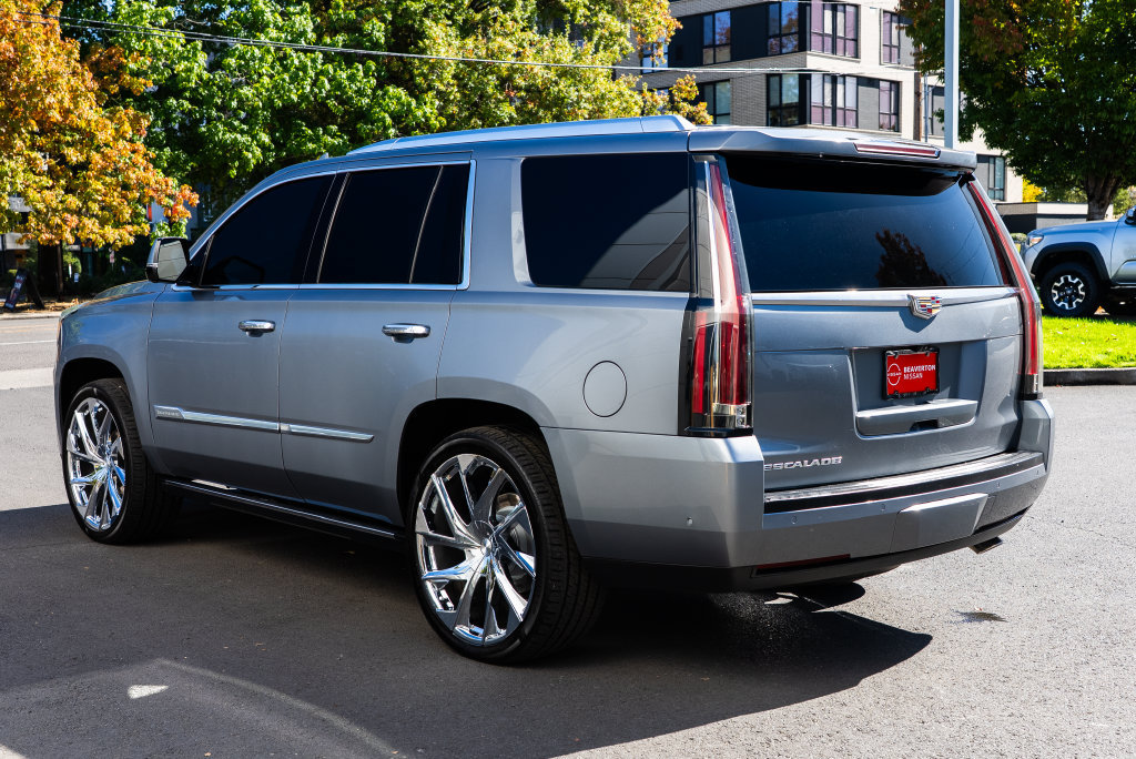 Used 2018 Cadillac Escalade Platinum AWD/4WD image 4