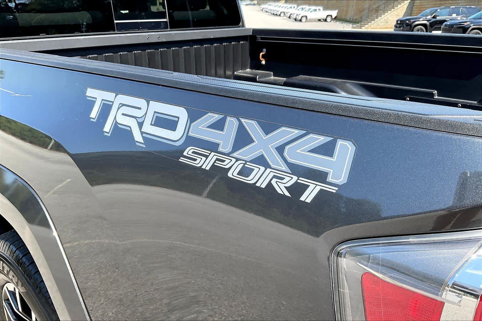 Used 2020 Toyota Tacoma TRD Sport AWD/4WD image 30