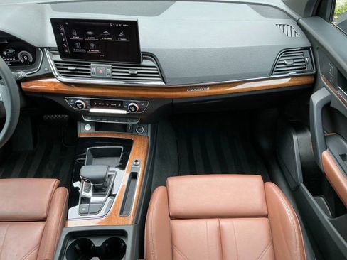 Used 2023 Audi Q5 e Premium w/ Convenience Package image 15