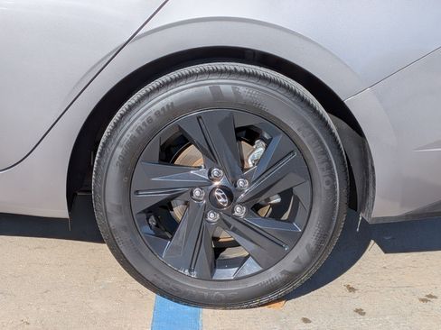 Used 2023 Hyundai Elantra SEL image 30
