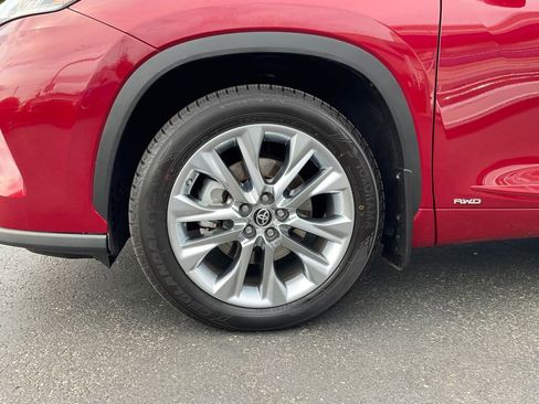 Used 2023 Toyota Highlander Limited image 4