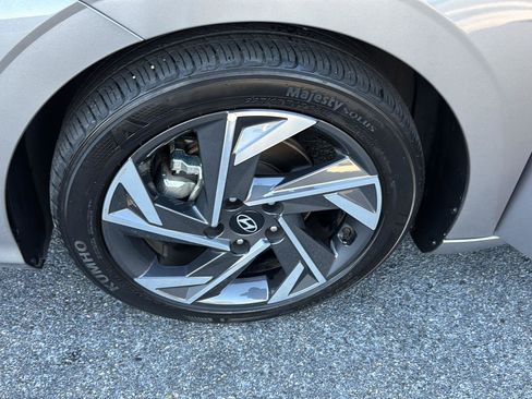 Used 2025 Hyundai Elantra SEL image 31