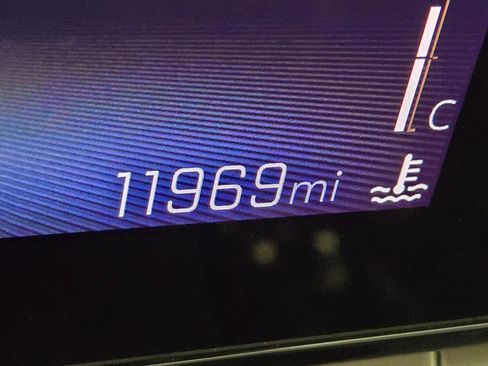 Certified 2025 Chevrolet Trax LT w/ LT Convenience Package image 18