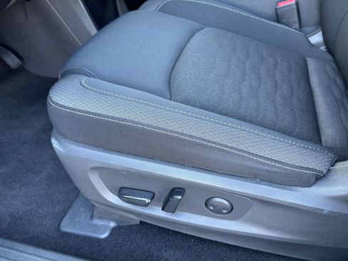 Used 2025 Nissan Pathfinder SV AWD/4WD image 18