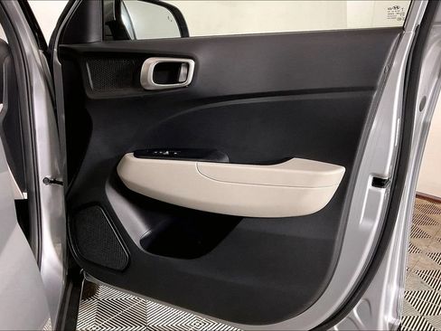 Used 2022 Hyundai Venue SEL FWD image 23