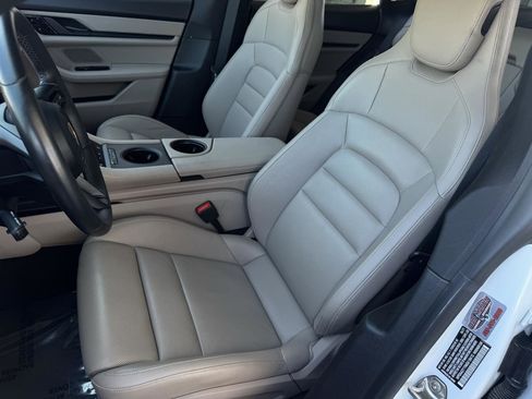 Used 2021 Porsche Taycan image 17