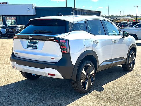 New 2026 Nissan Kicks SR image 8