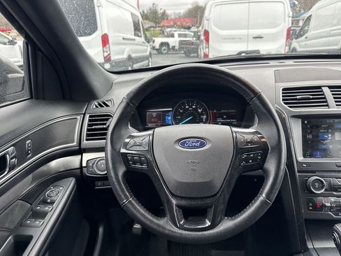Used 2018 Ford Explorer XLT w/ Equipment Group 202A image 14