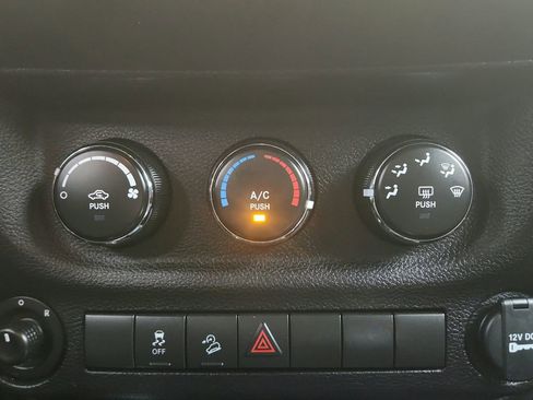 Used 2018 Jeep Wrangler Unlimited Sport S image 16