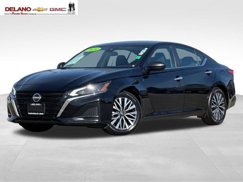Used 2024 Nissan Altima 2.5 SV FWD image 1