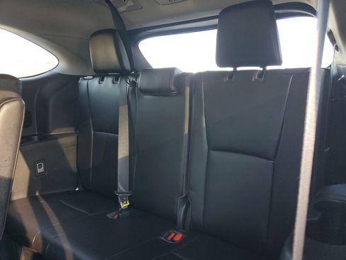 Certified 2023 Toyota Highlander XLE image 16