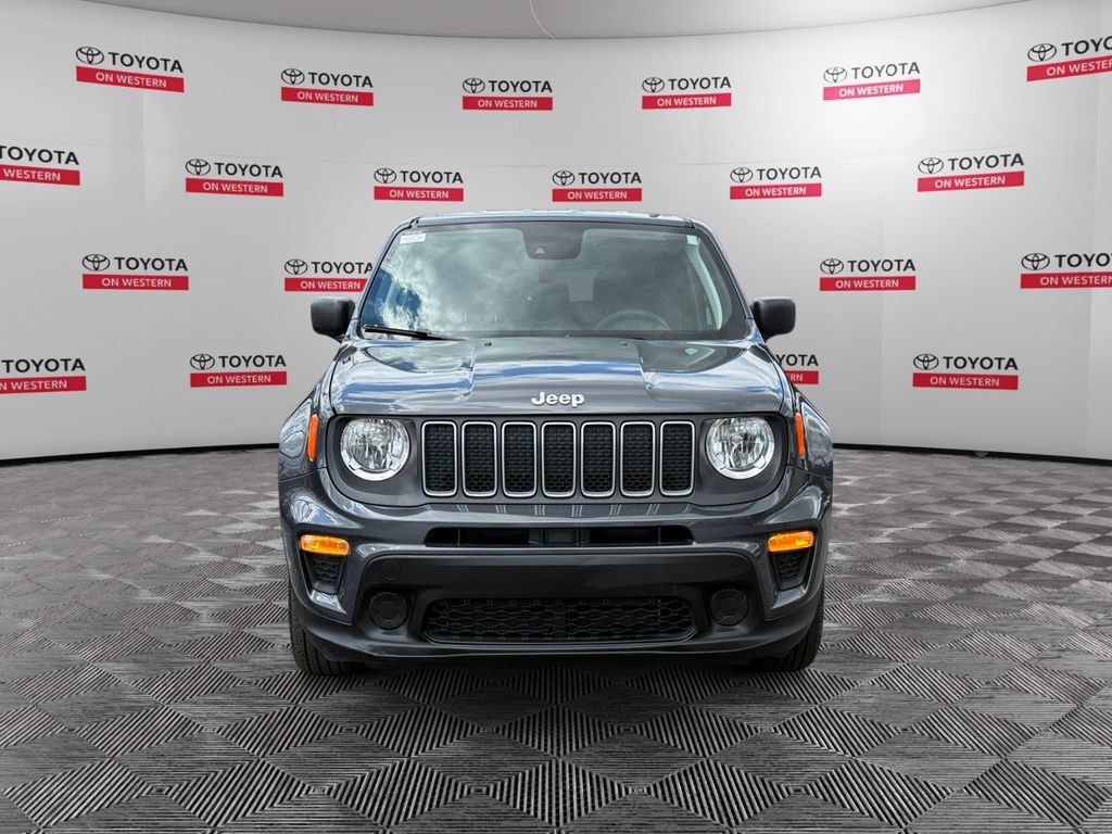 Used 2023 Jeep Renegade Latitude AWD/4WD image 2