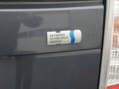 Used 2015 Toyota Prius Four image 7