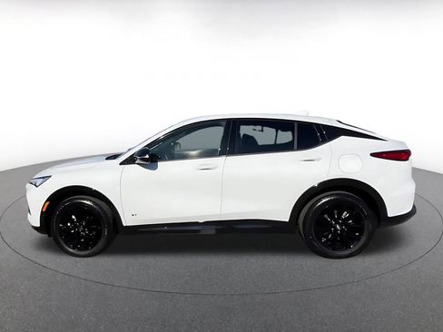 Used 2025 Buick Envista Sport Touring image 9