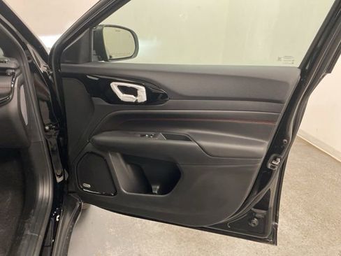 Used 2026 Jeep Compass Trailhawk w/ Sun, Sound & Navigation Group image 25