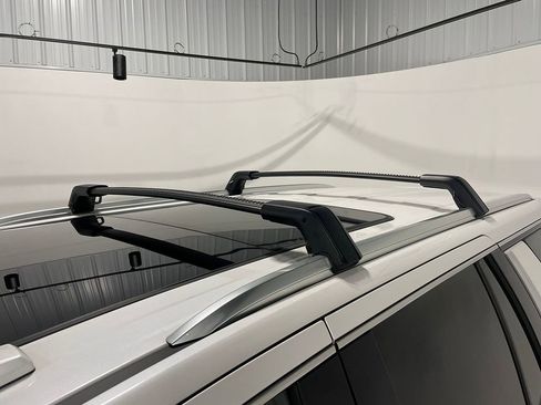 Used 2023 GMC Yukon SLT w/ SLT Premium Package image 18