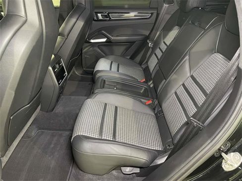 Used 2023 Porsche Cayenne Turbo S image 18