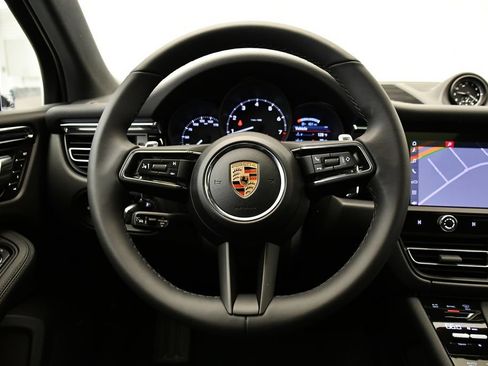 Certified 2026 Porsche Macan AWD/4WD image 27