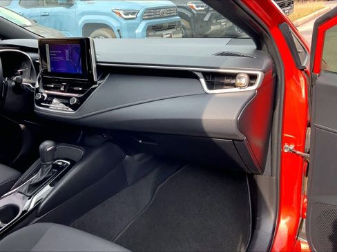 Used 2025 Toyota Corolla SE image 17