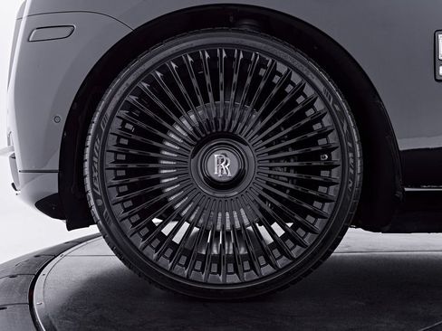 Used 2020 Rolls-Royce Cullinan AWD/4WD image 3