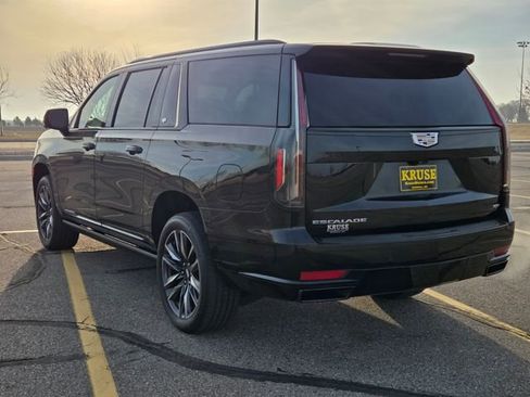 Used 2023 Cadillac Escalade ESV Sport w/ Touring Package image 6