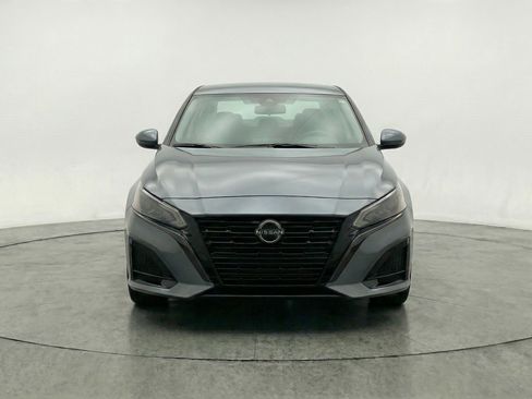 Used 2025 Nissan Altima 2.5 SV image 2