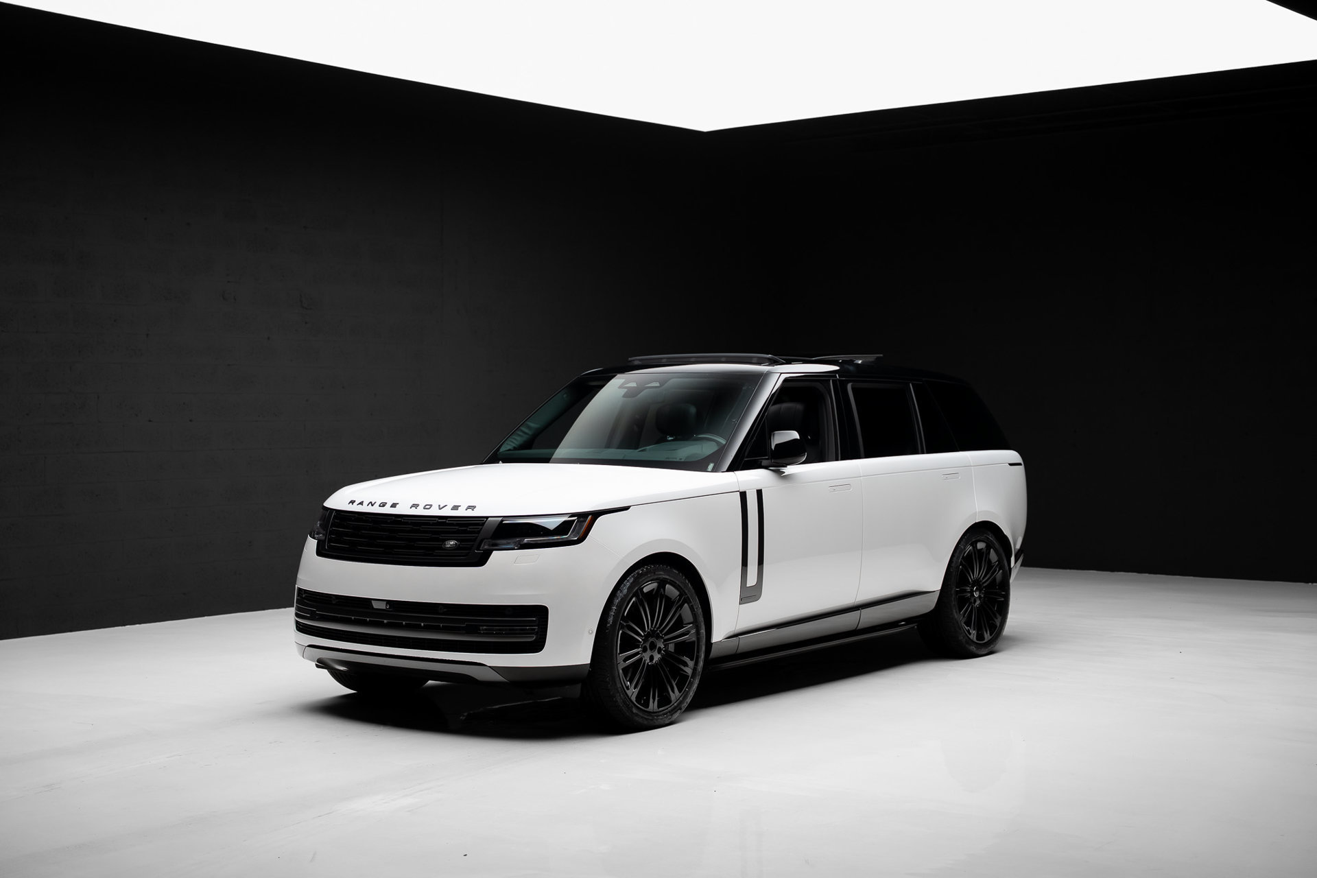 Used 2024 Land Rover Range Rover Long Wheelbase Autobiography AWD/4WD image 4